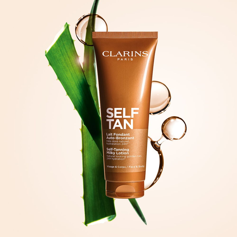 Packshot van Clarins Self-Tanning Milky Lotion met alo&euml; vera, DHA en erythrulosemoleculen, waarbij de nadruk wordt gelegd op de twee belangrijkste ingredi&euml;nten die een rol spelen bij het bruin worden van de huid.