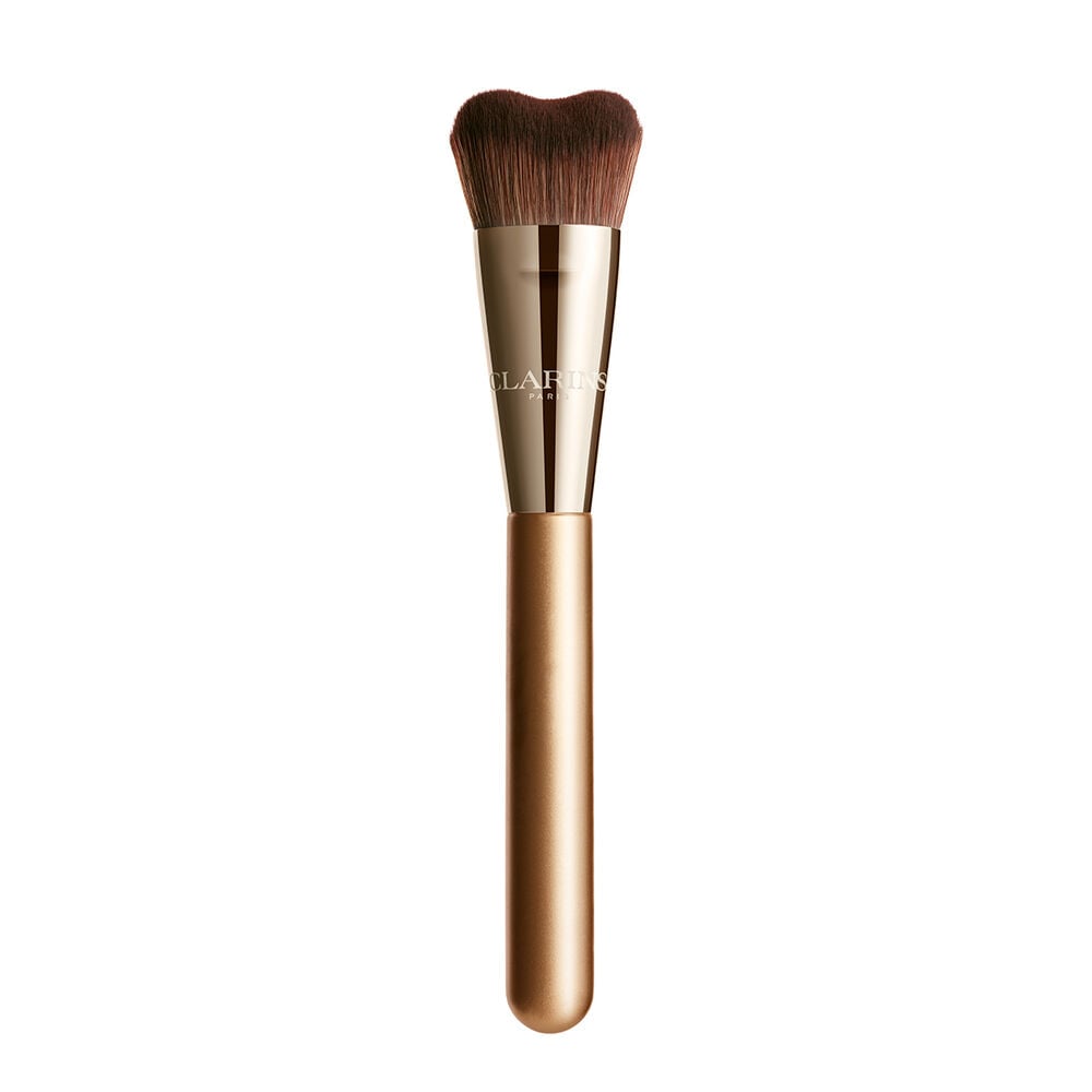 Packshot van de Gua Sha-Inspired Foundation Brush, ontworpen voor een liftend effect, om Double Serum Foundation aan te brengen met een feilloze finish