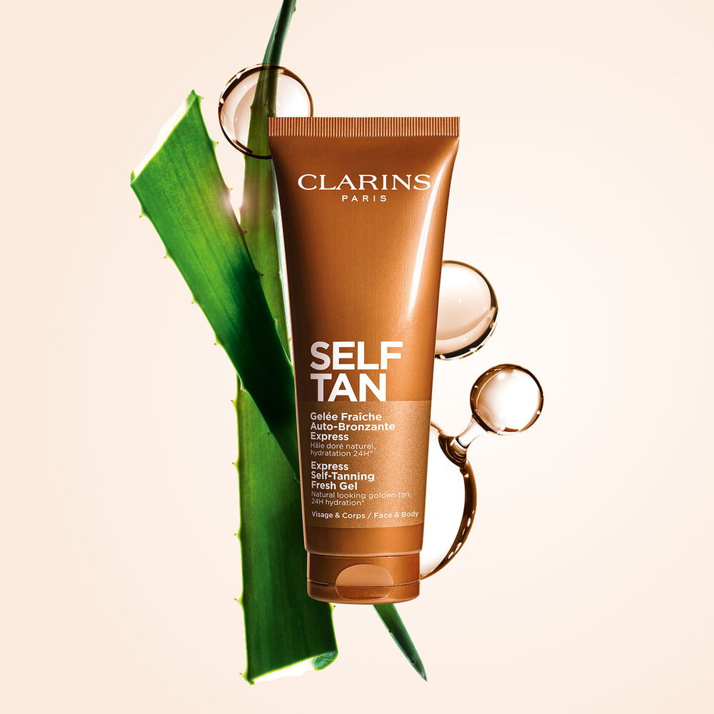 Packshot van Clarins Express Self-Tanning Fresh Gel met alo&euml; vera, DHA en erythrulosemoleculen, waarbij de nadruk wordt gelegd op de twee belangrijkste ingredi&euml;nten die een rol spelen bij het bruin worden van de huid.