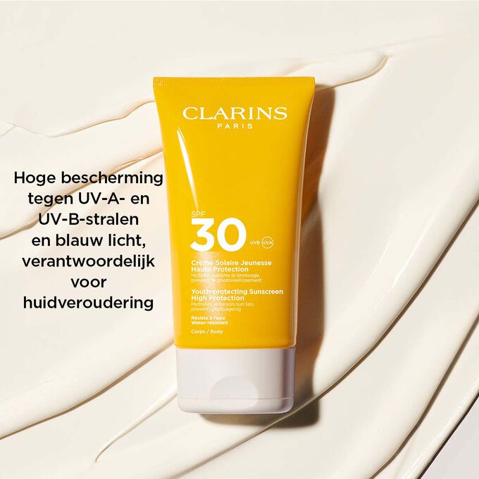Clarins Youth-protecting Sunscreen High Protection SPF 30 voor het lichaam beschermt tegen UVA, UVB en blauw licht.