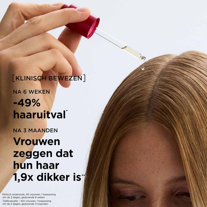 Breng het haaruitvalserum rechtstreeks op de hoofdhuid aan om de levensduur van het haar te verlengen en de dichtheid te stimuleren, voor een voller lijkende haardos.
